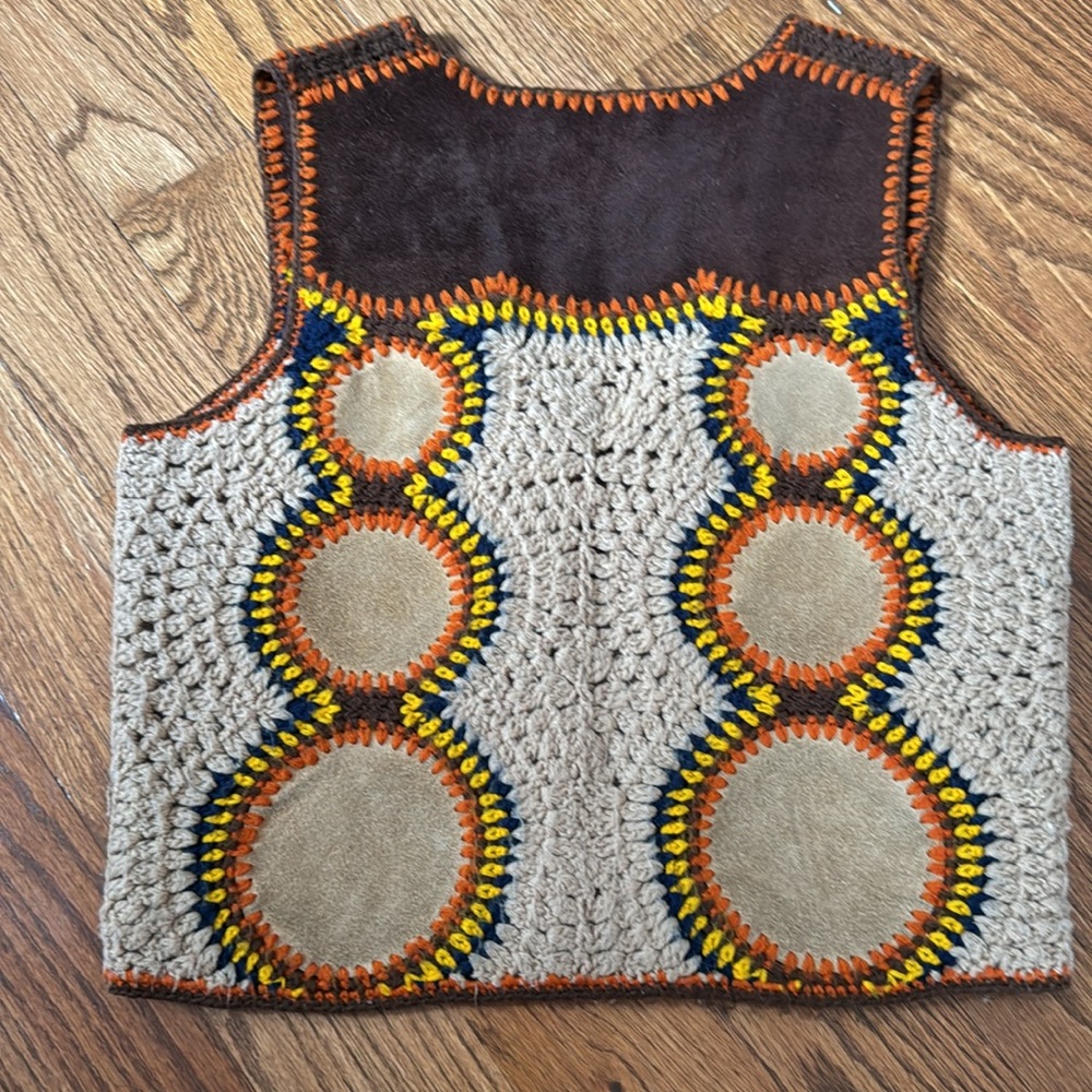 VINTAGE Harpees suede and crocheted boho hippie vest - Picture 3 of 4